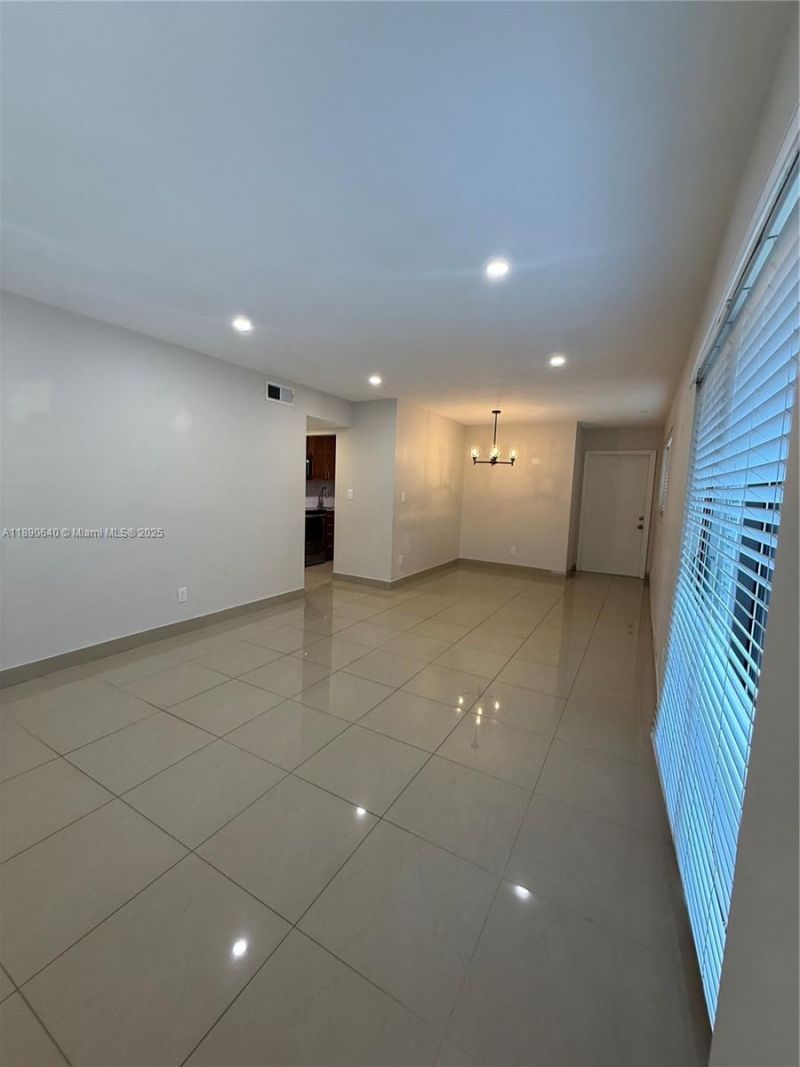 100 SE 5th Ave, Unit 1, Hallandale Beach, FL 33009 Photo