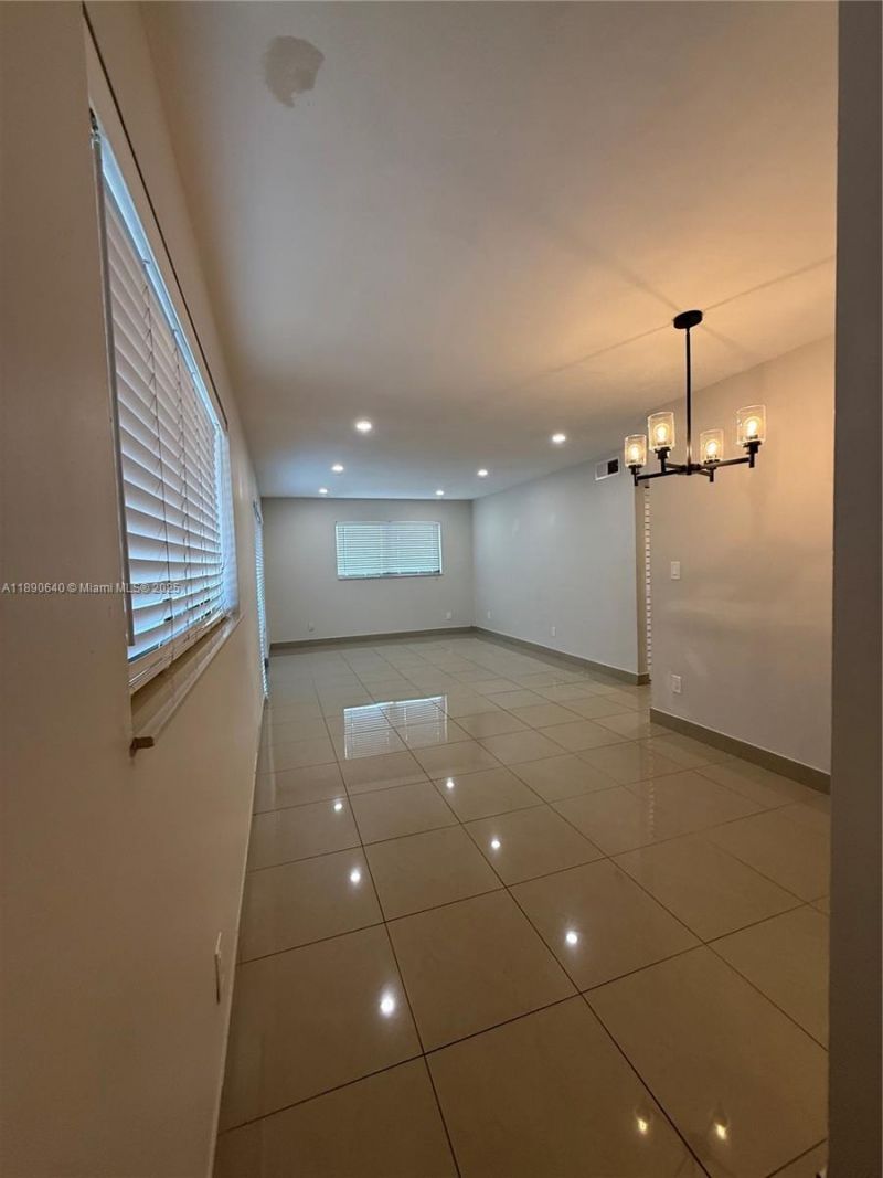 100 SE 5th Ave, Unit 1, Hallandale Beach, FL 33009 Photo