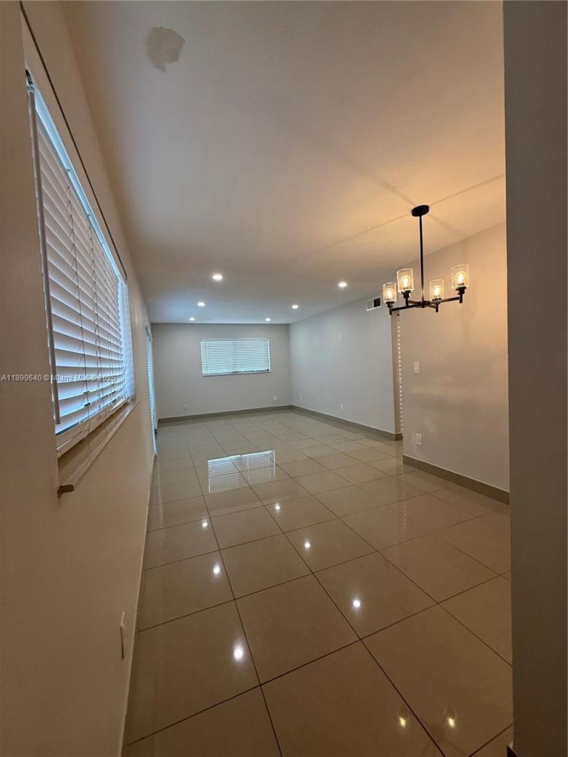 100 SE 5th Ave, Unit 1, Hallandale Beach, FL 33009 Photo