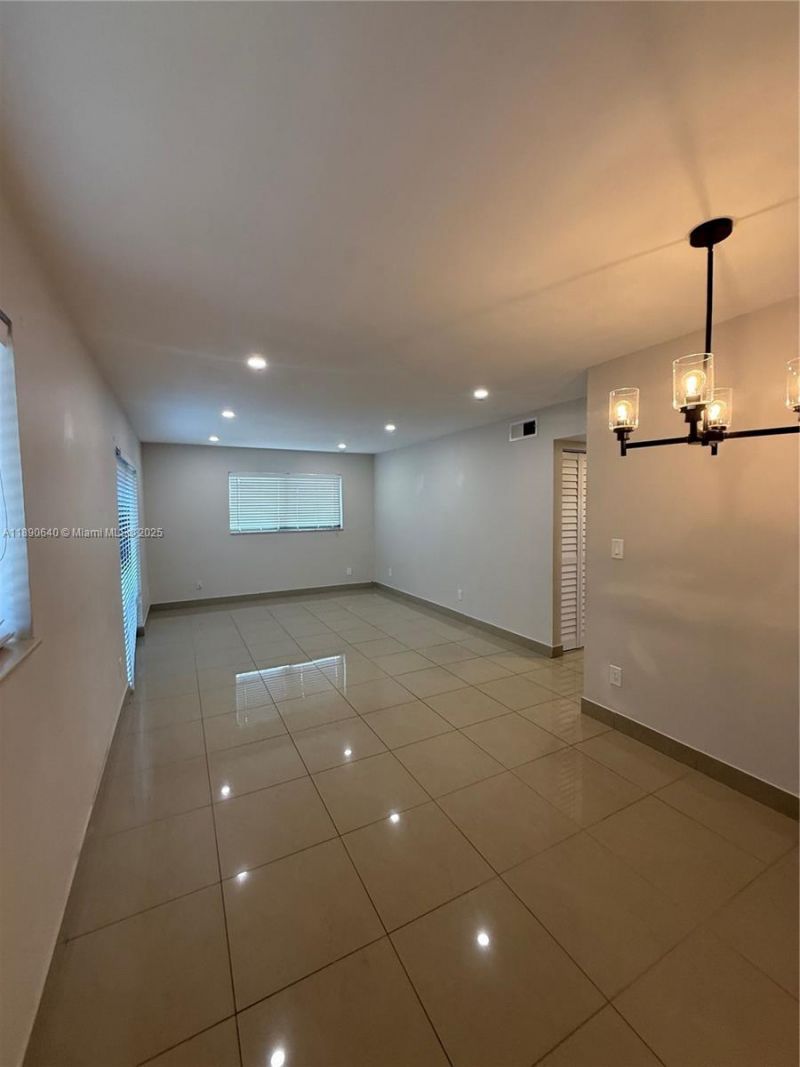 100 SE 5th Ave, Unit 1, Hallandale Beach, FL 33009 Photo