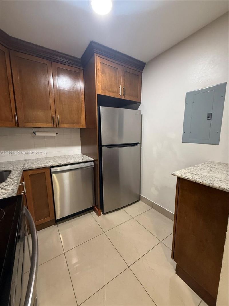 100 SE 5th Ave, Unit 1, Hallandale Beach, FL 33009 Photo
