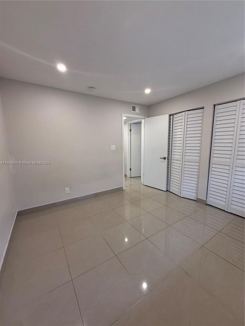 100 SE 5th Ave, Unit 1, Hallandale Beach, FL 33009 Photo