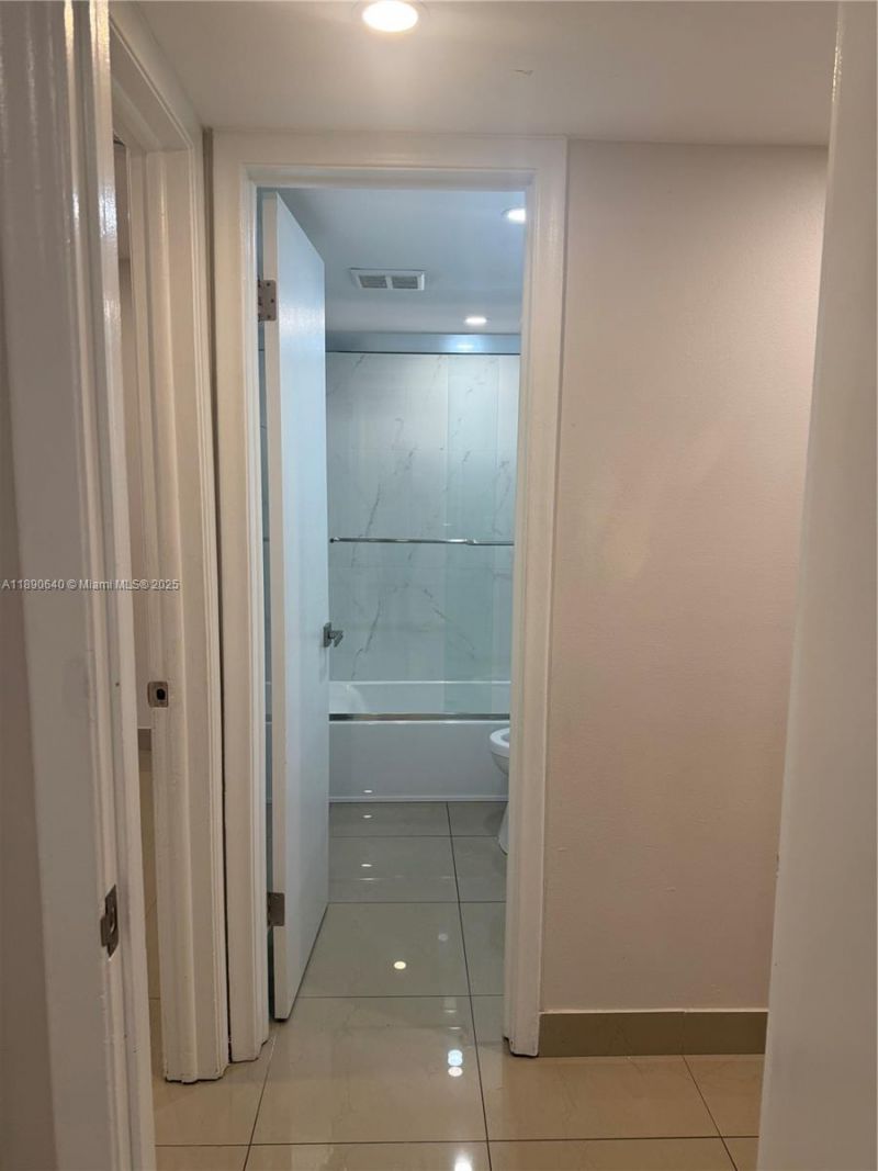 100 SE 5th Ave, Unit 1, Hallandale Beach, FL 33009 Photo