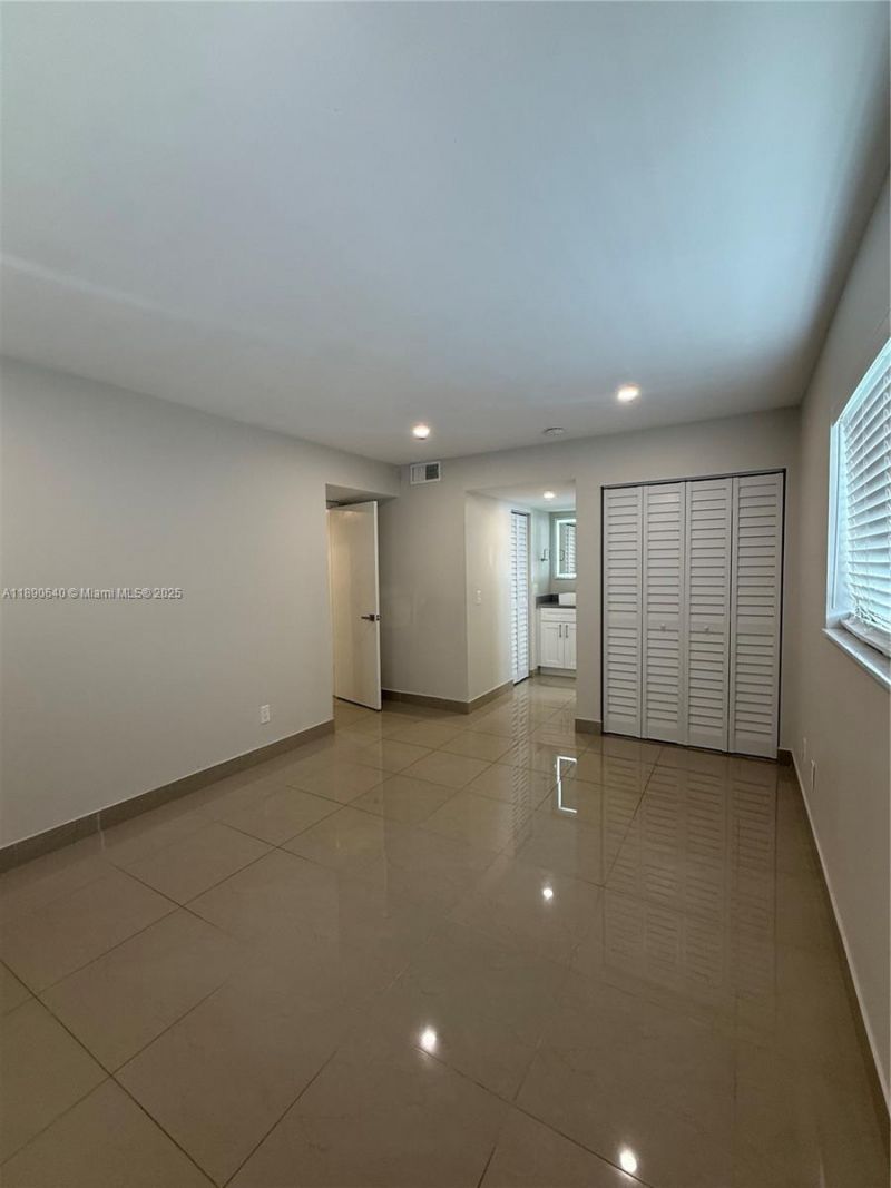 100 SE 5th Ave, Unit 1, Hallandale Beach, FL 33009 Photo