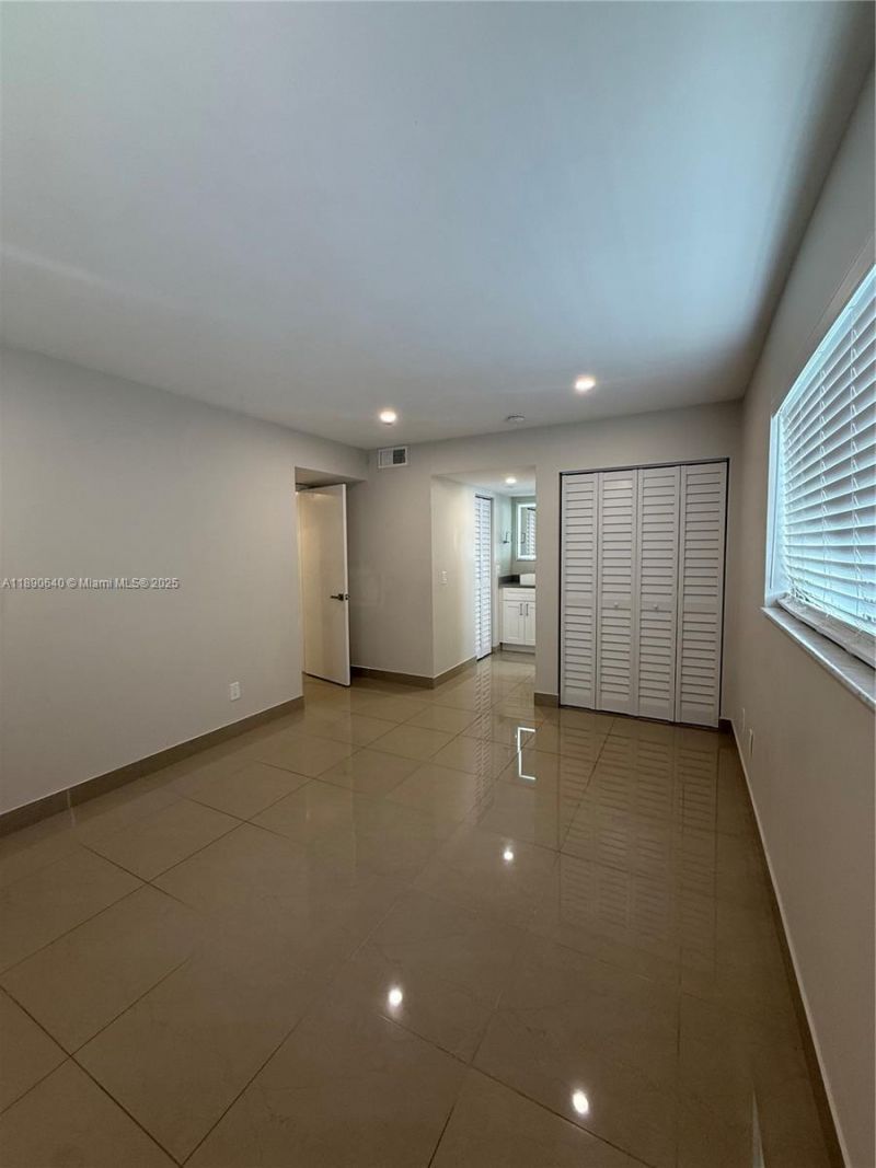 100 SE 5th Ave, Unit 1, Hallandale Beach, FL 33009 Photo