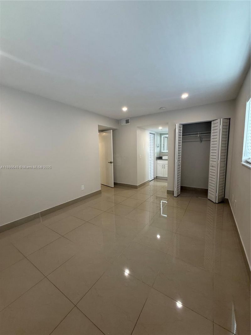 100 SE 5th Ave, Unit 1, Hallandale Beach, FL 33009 Photo