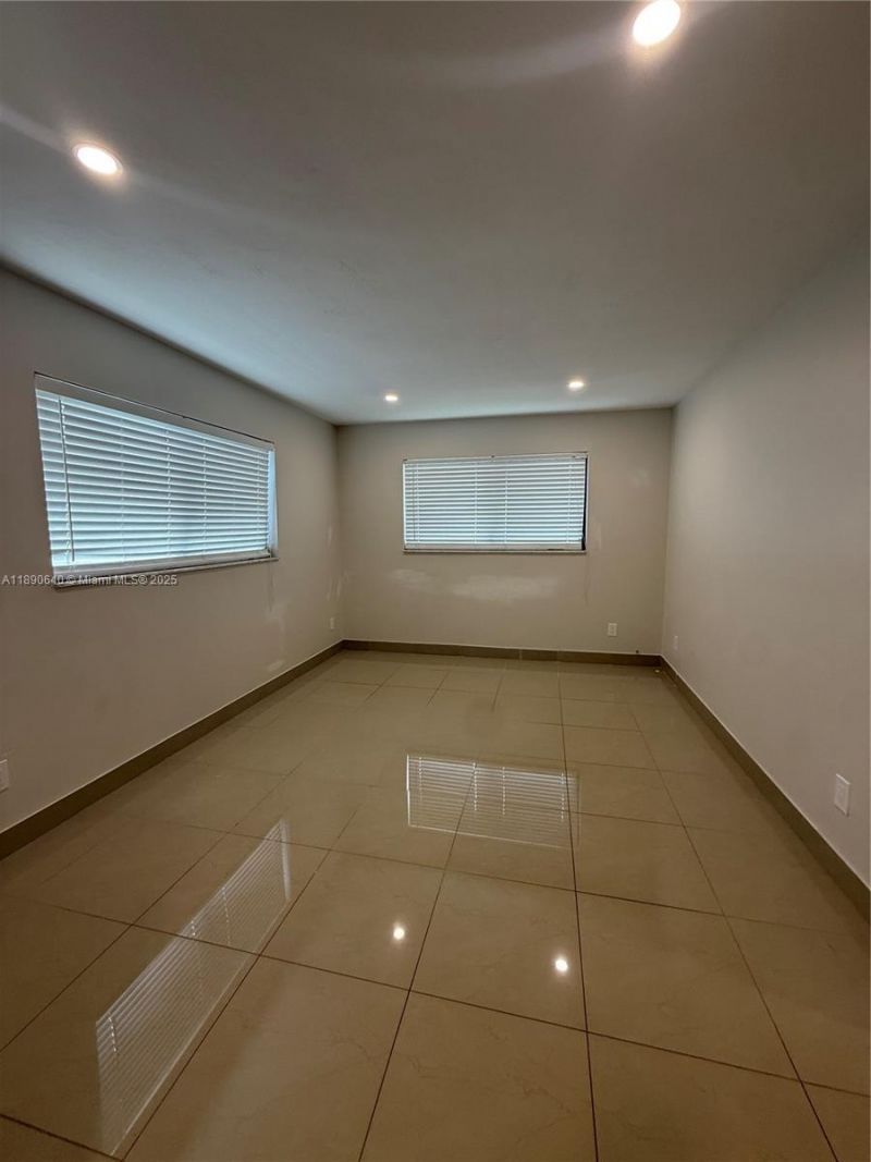 100 SE 5th Ave, Unit 1, Hallandale Beach, FL 33009 Photo
