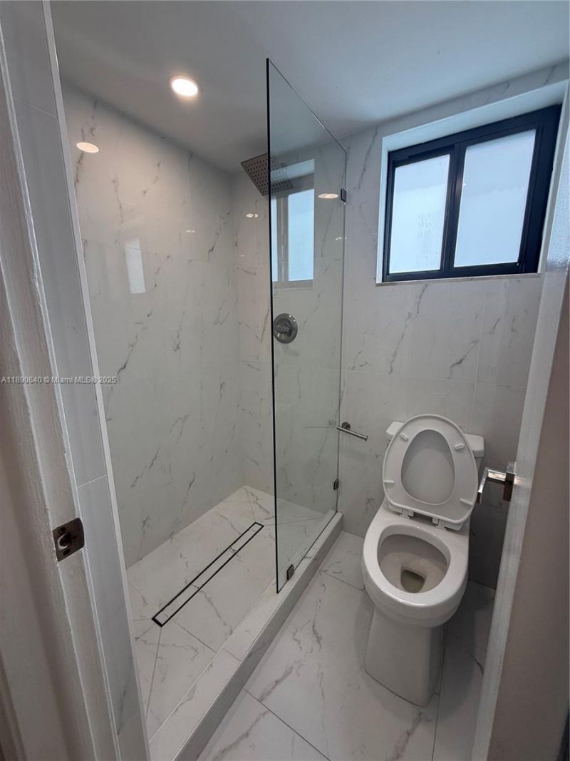 100 SE 5th Ave, Unit 1, Hallandale Beach, FL 33009 Photo