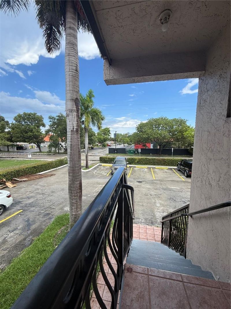 100 SE 5th Ave, Unit 1, Hallandale Beach, FL 33009 Photo