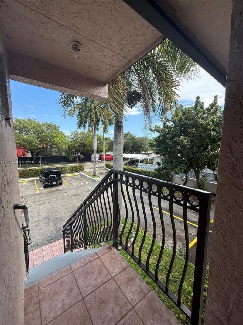 100 SE 5th Ave, Unit 1, Hallandale Beach, FL 33009 Photo