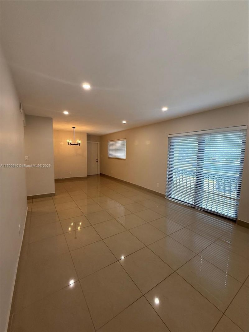 100 SE 5th Ave, Unit 1, Hallandale Beach, FL 33009 Photo
