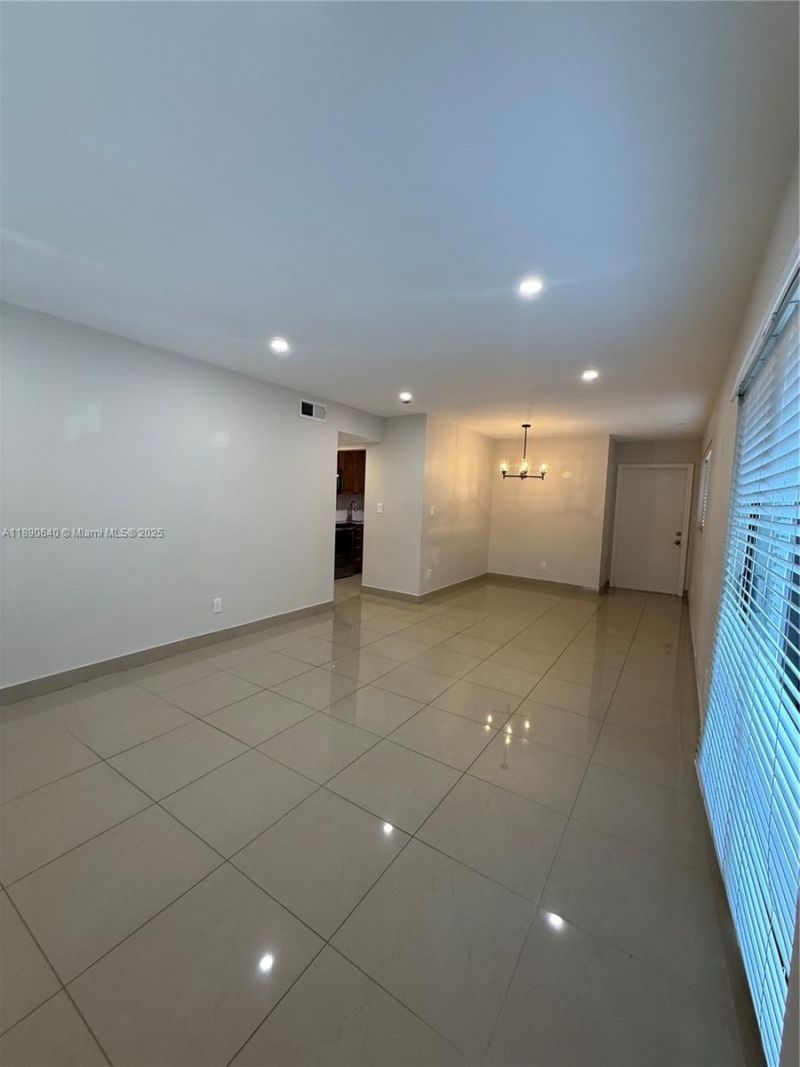 100 SE 5th Ave, Unit 1, Hallandale Beach, FL 33009 Photo