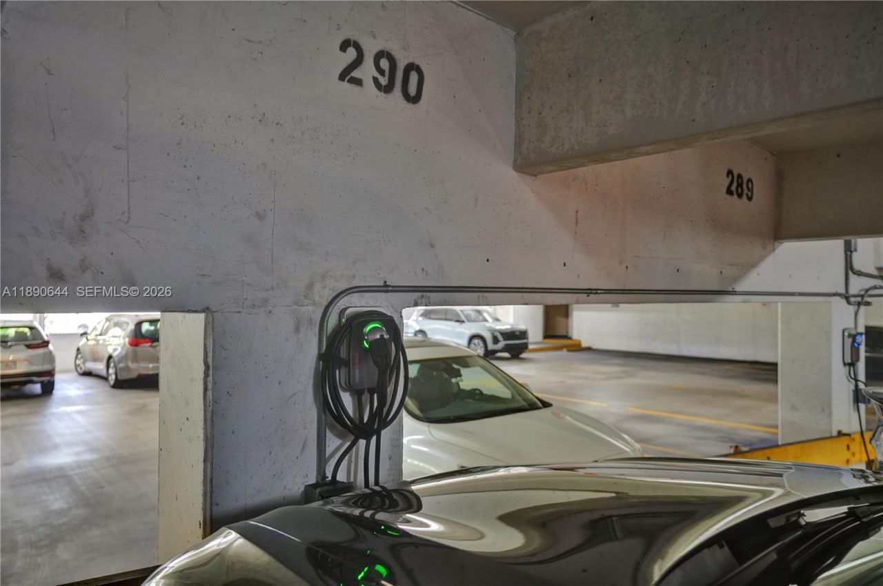 20191 E Country Club Dr, Unit 2606, Aventura, FL 33180 Photo