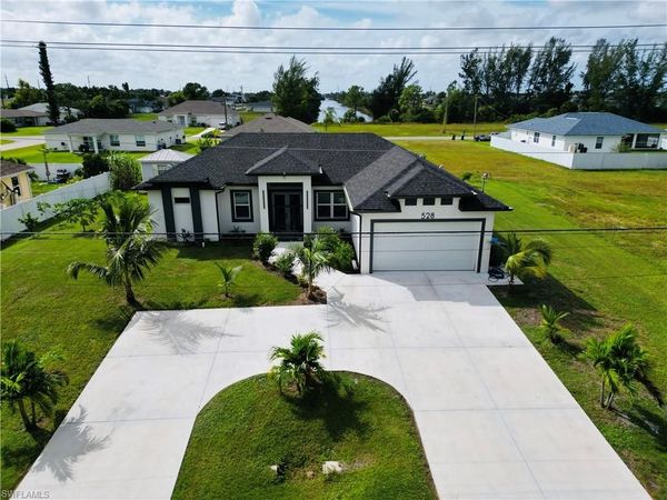528 Jacaranda PKWY E, CAPE CORAL, FL 33909