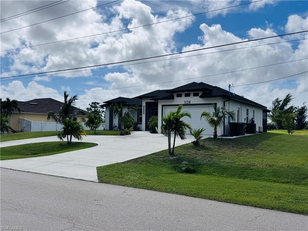 528 Jacaranda Pkwy E, Cape Coral, FL 33909 Photo