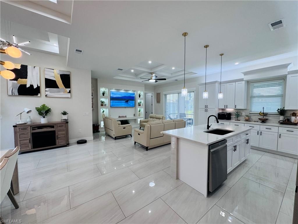 528 Jacaranda Pkwy E, Cape Coral, FL 33909 Photo