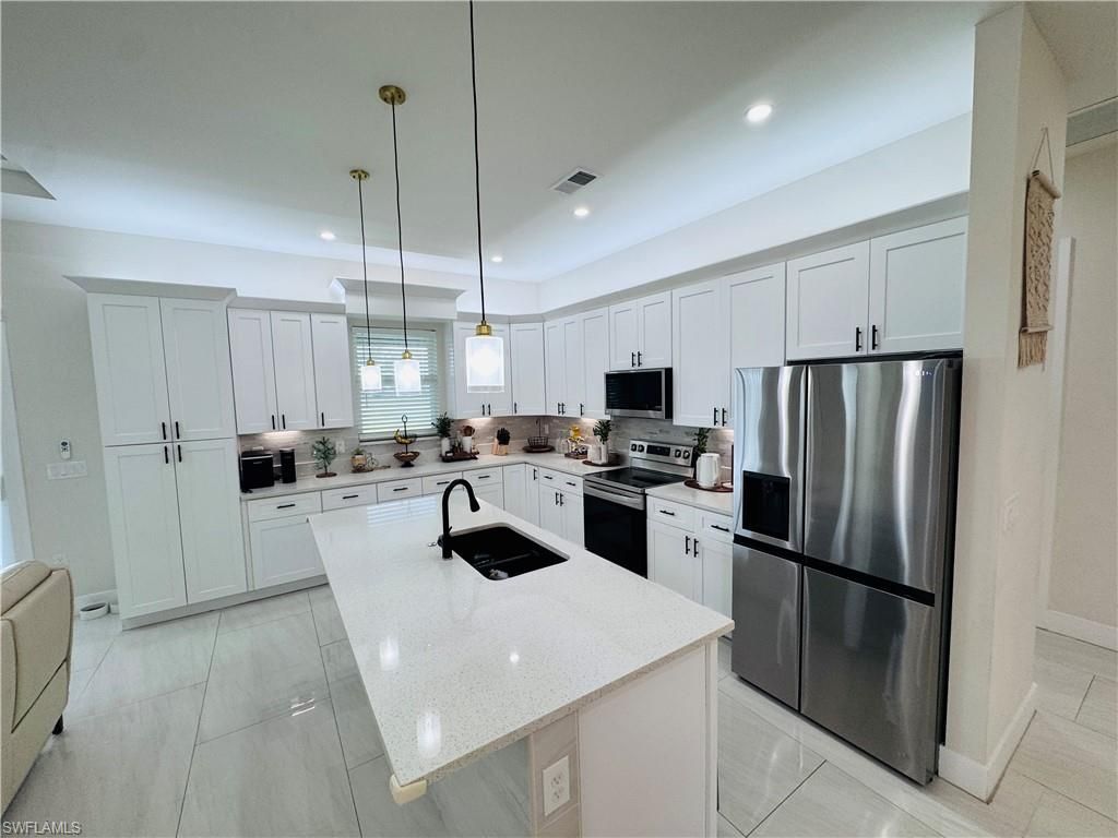 528 Jacaranda Pkwy E, Cape Coral, FL 33909 Photo