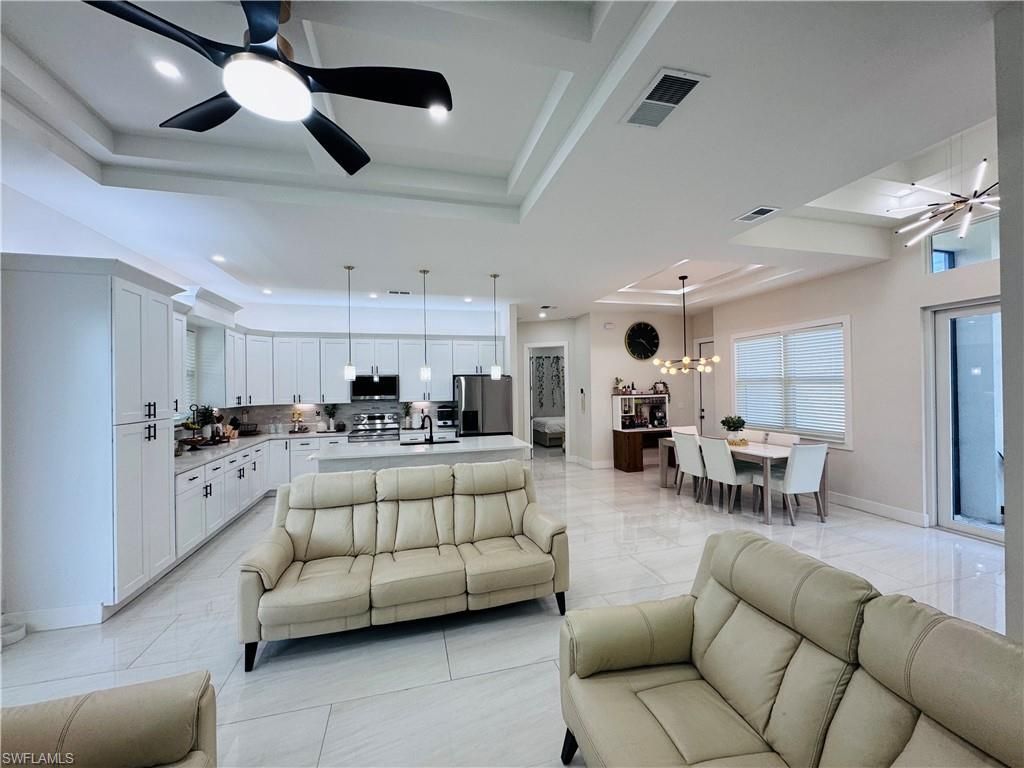 528 Jacaranda Pkwy E, Cape Coral, FL 33909 Photo