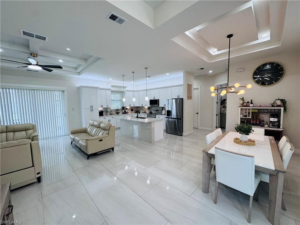 528 Jacaranda Pkwy E, Cape Coral, FL 33909 Photo