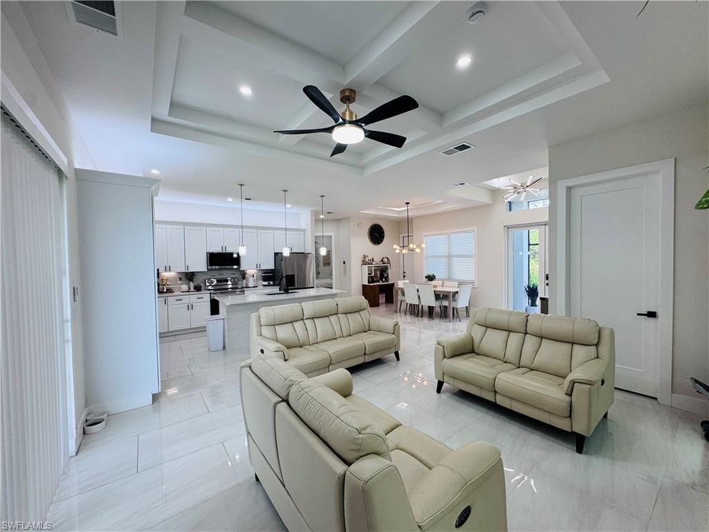 528 Jacaranda Pkwy E, Cape Coral, FL 33909 Photo