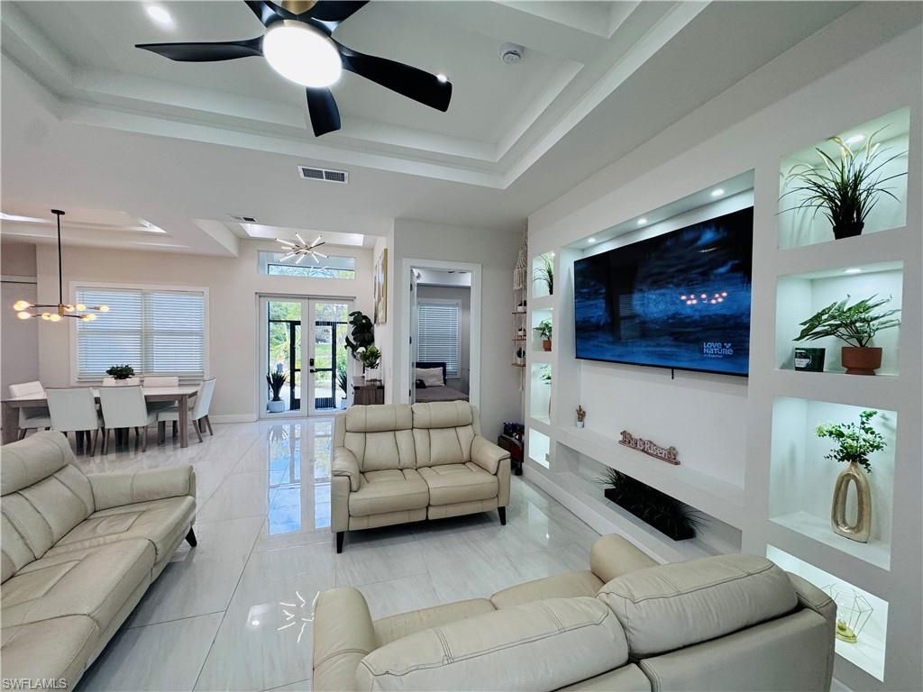 528 Jacaranda Pkwy E, Cape Coral, FL 33909 Photo