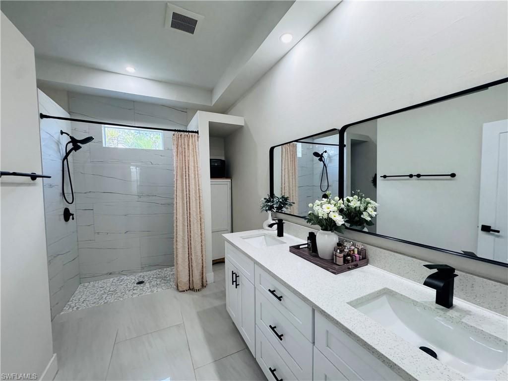 528 Jacaranda Pkwy E, Cape Coral, FL 33909 Photo