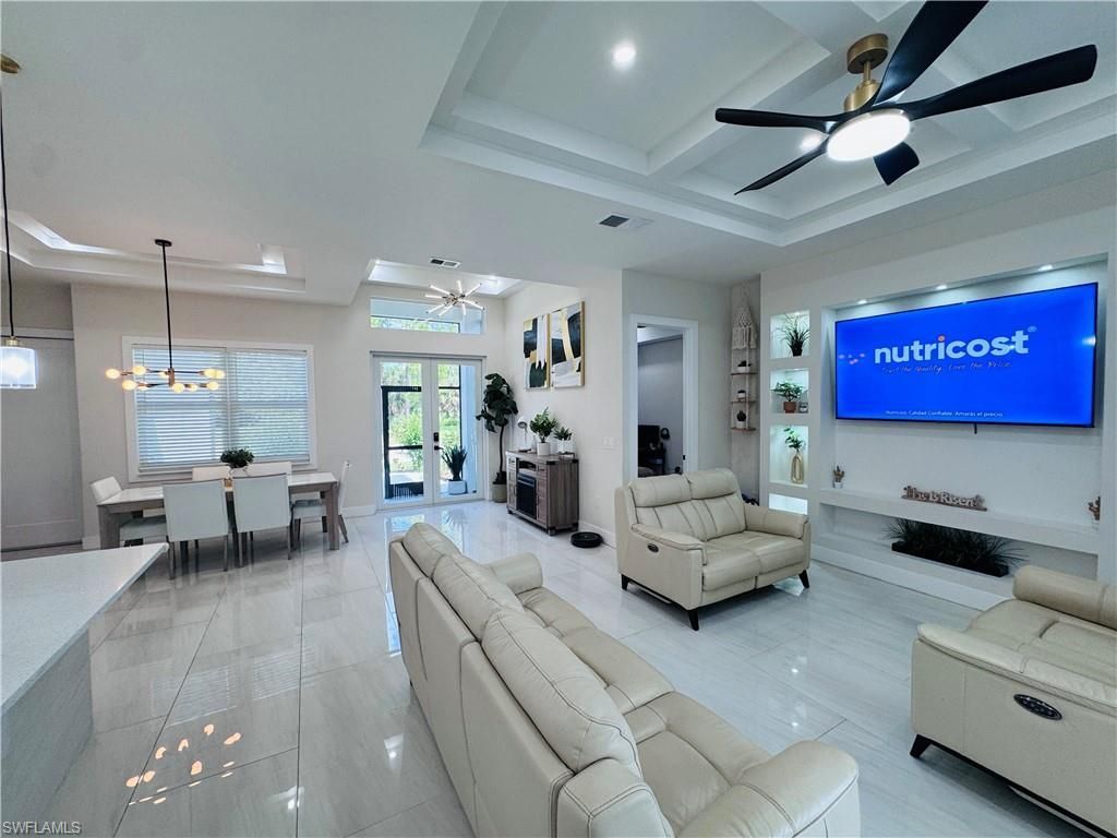 528 Jacaranda Pkwy E, Cape Coral, FL 33909 Photo