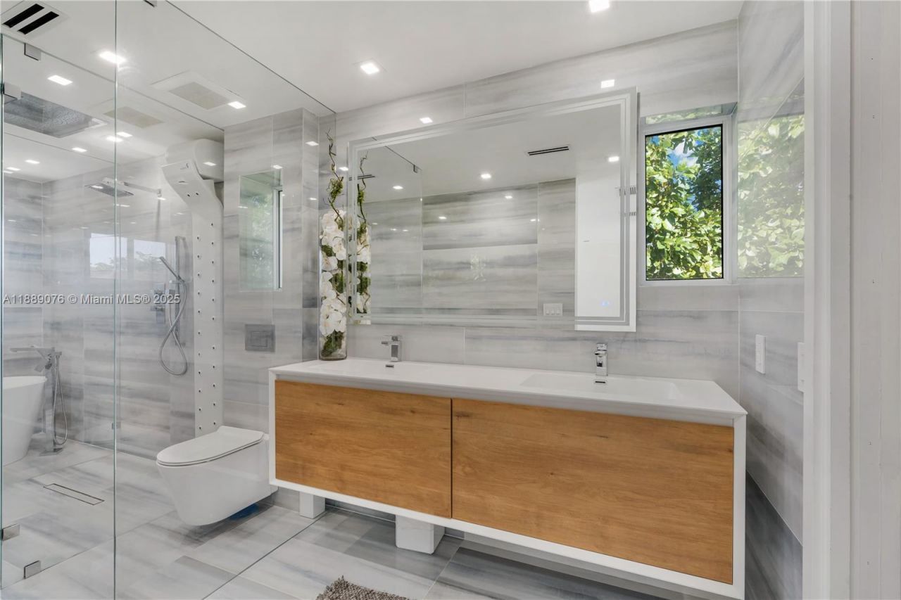 6763 SW 106 Pl, Miami, FL 33173 Photo