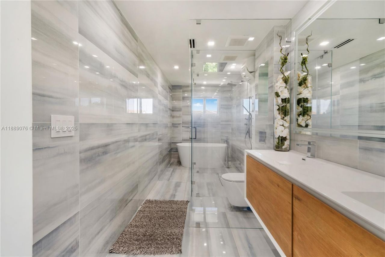 6763 SW 106 Pl, Miami, FL 33173 Photo