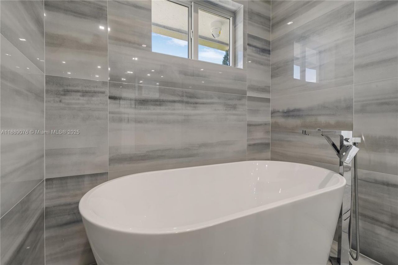 6763 SW 106 Pl, Miami, FL 33173 Photo