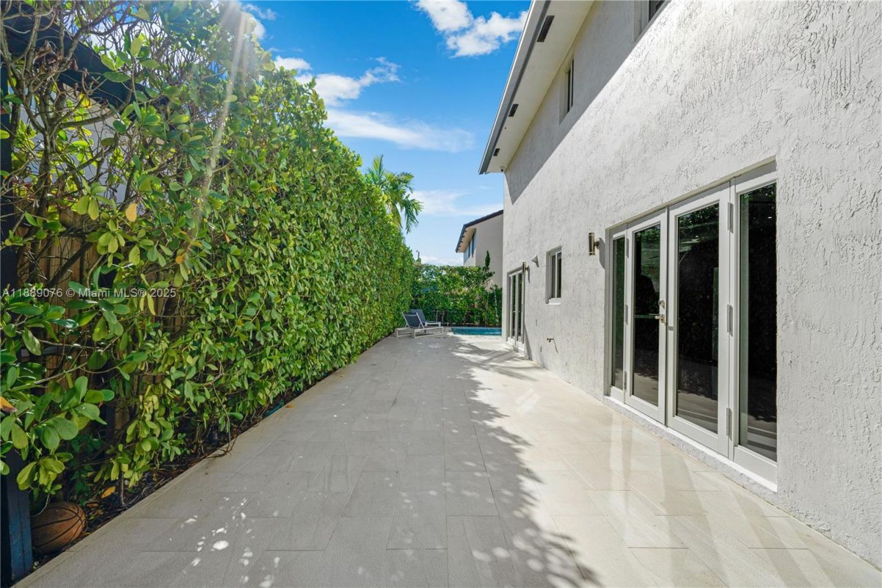 6763 SW 106 Pl, Miami, FL 33173 Photo