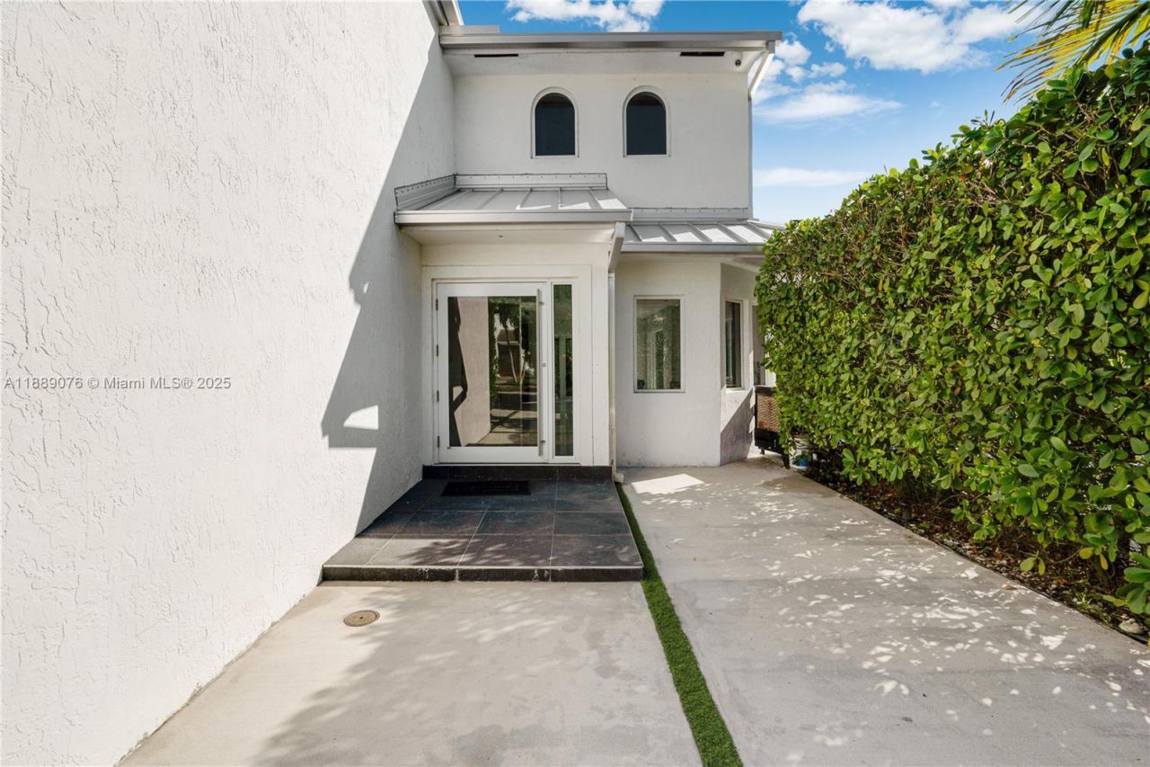 6763 SW 106 Pl, Miami, FL 33173 Photo