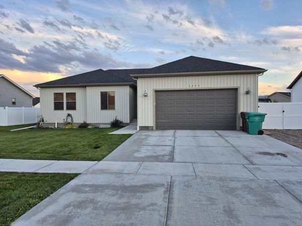 1573 Petersburg Dr, Chubbuck, ID 83202