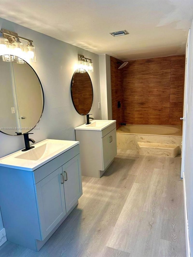 20840 San Simeon Way, Unit 305, Miami, FL 33179 Photo