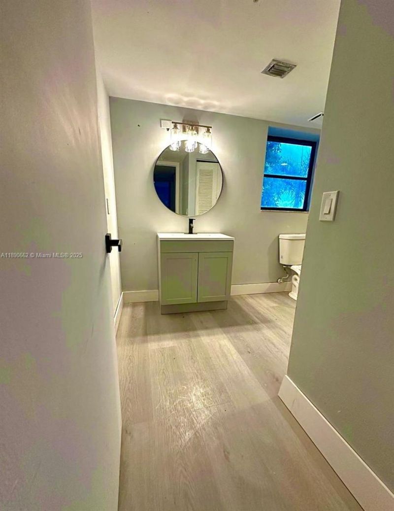 20840 San Simeon Way, Unit 305, Miami, FL 33179 Photo