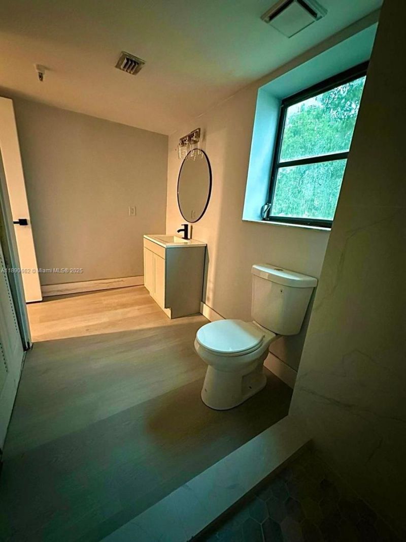 20840 San Simeon Way, Unit 305, Miami, FL 33179 Photo