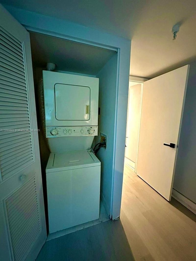 20840 San Simeon Way, Unit 305, Miami, FL 33179 Photo