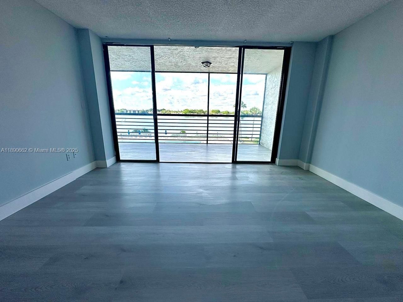 20840 San Simeon Way, Unit 305, Miami, FL 33179 Photo