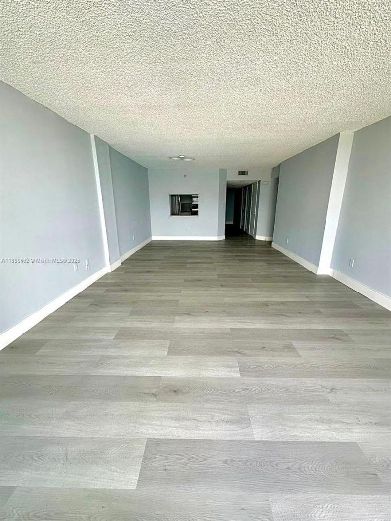 20840 San Simeon Way, Unit 305, Miami, FL 33179 Photo