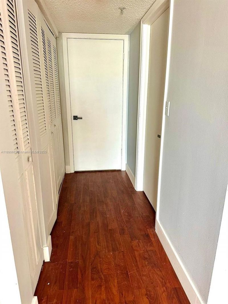 20840 San Simeon Way, Unit 305, Miami, FL 33179 Photo