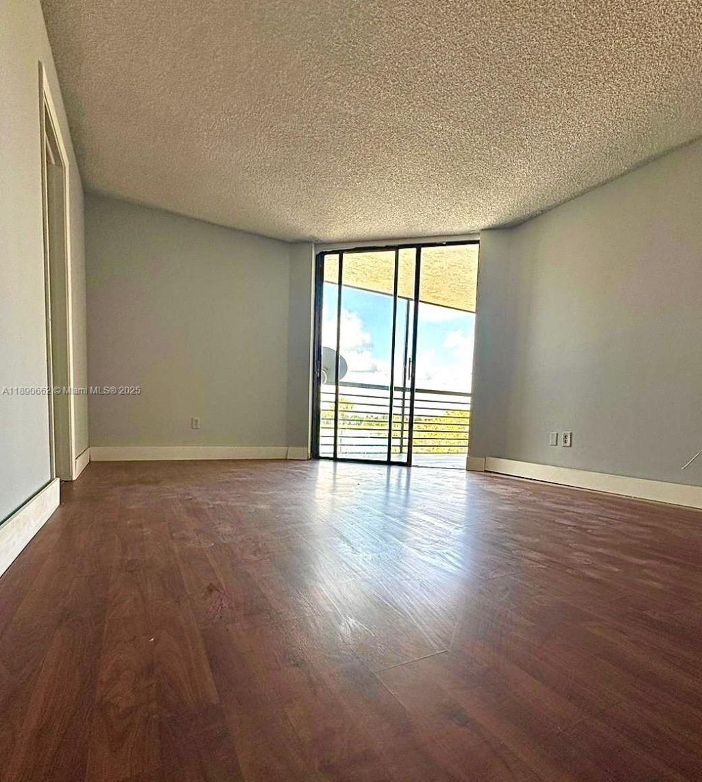 20840 San Simeon Way, Unit 305, Miami, FL 33179 Photo