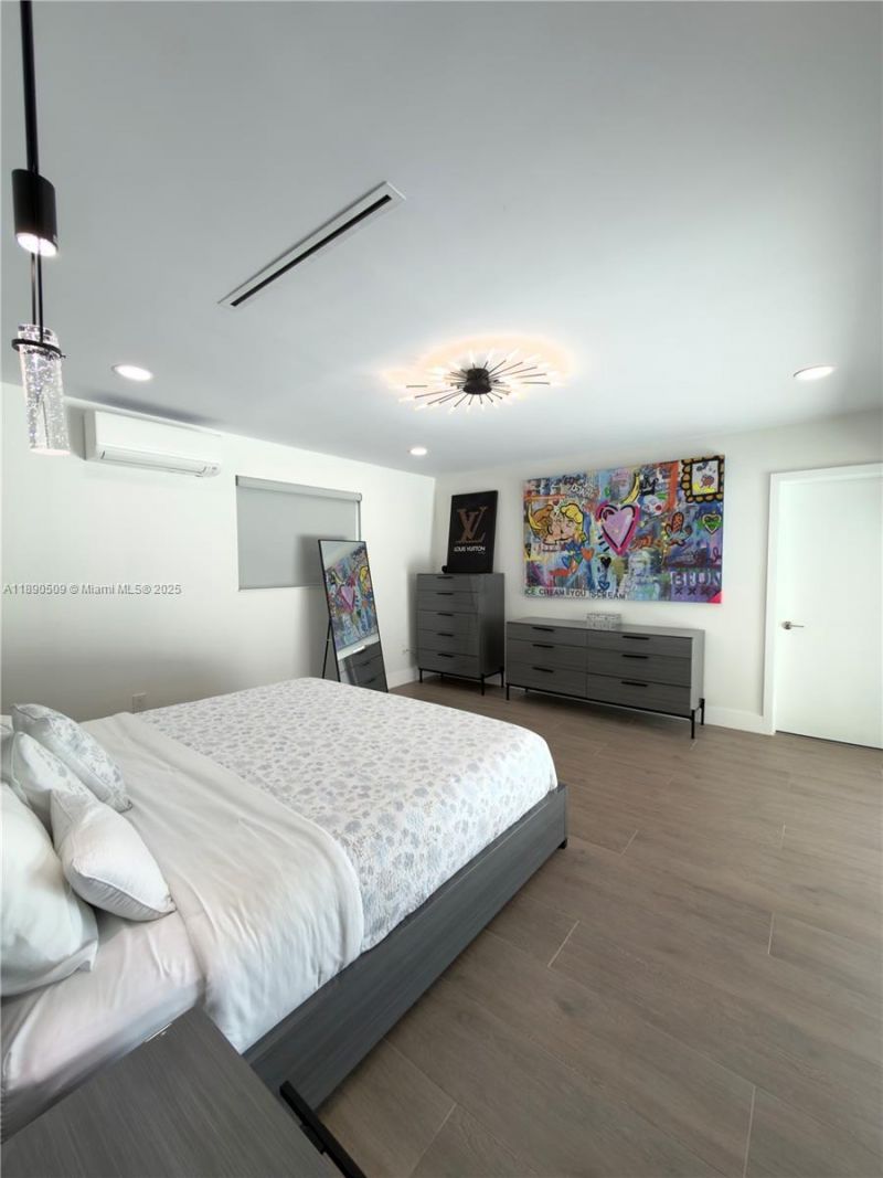 2350 NE 194th St, Miami, FL 33180 Photo