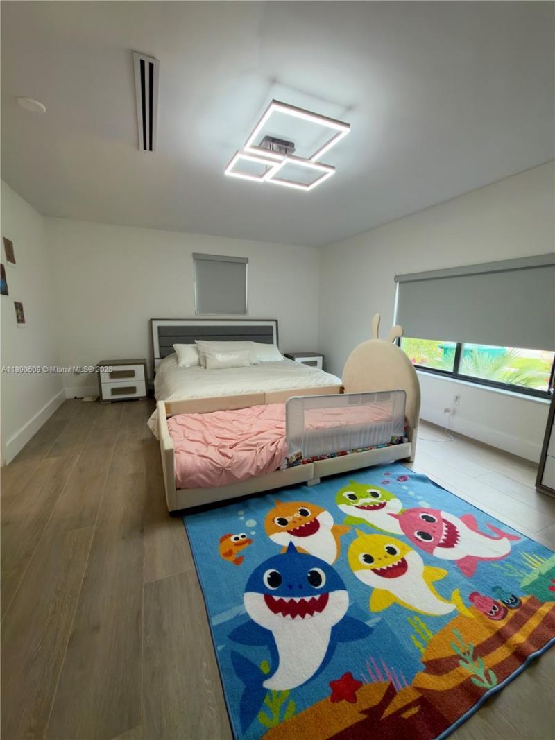 2350 NE 194th St, Miami, FL 33180 Photo