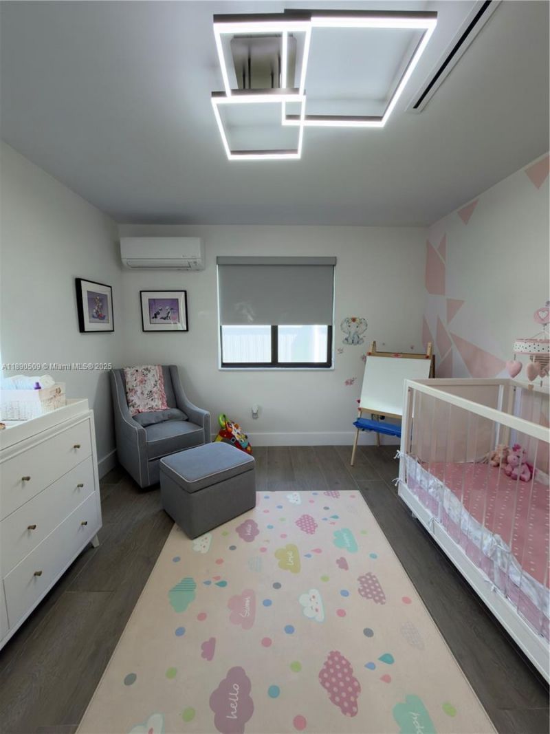 2350 NE 194th St, Miami, FL 33180 Photo