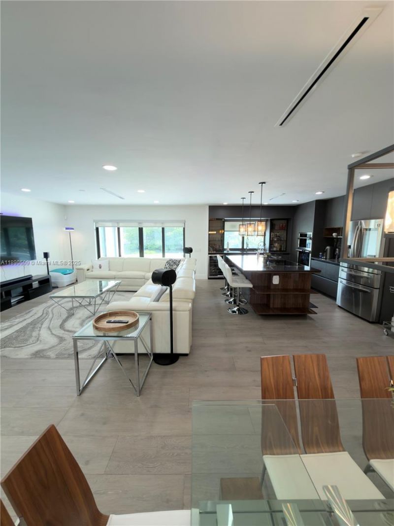 2350 NE 194th St, Miami, FL 33180 Photo