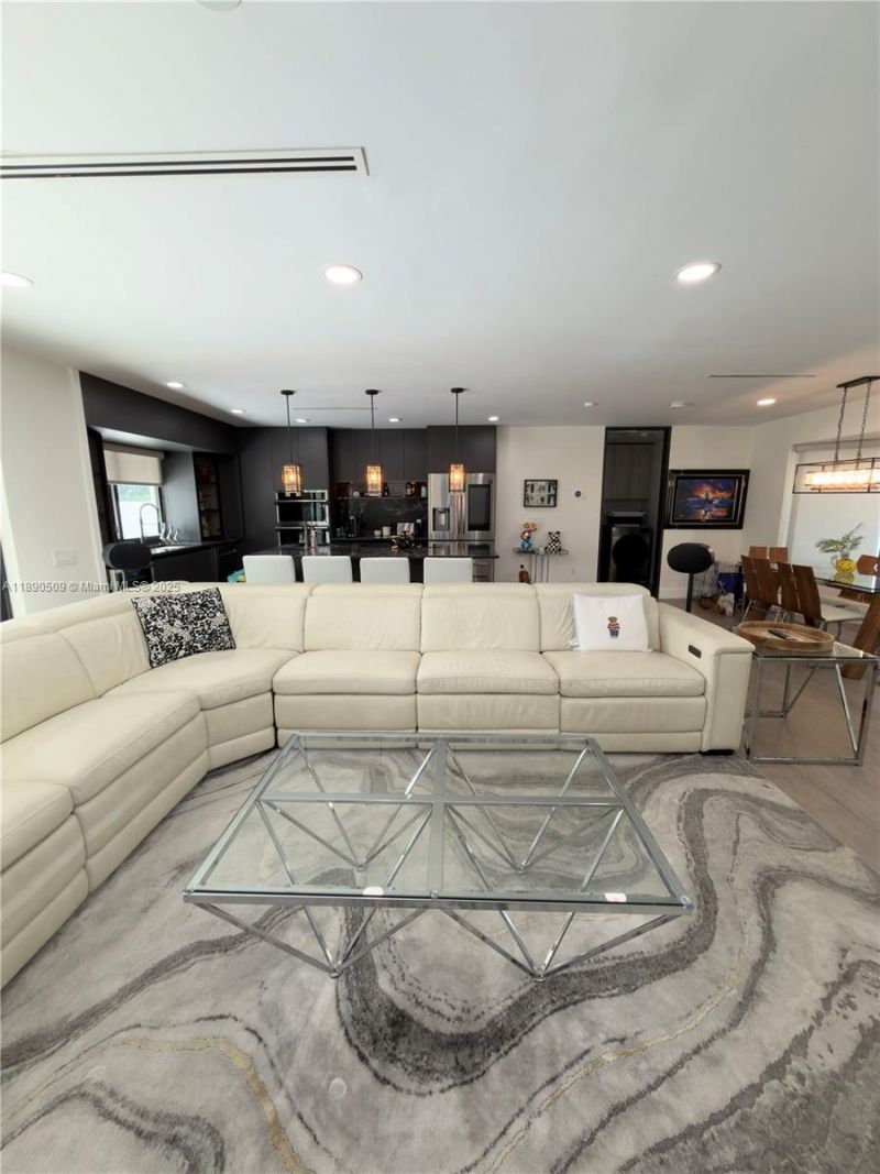 2350 NE 194th St, Miami, FL 33180 Photo