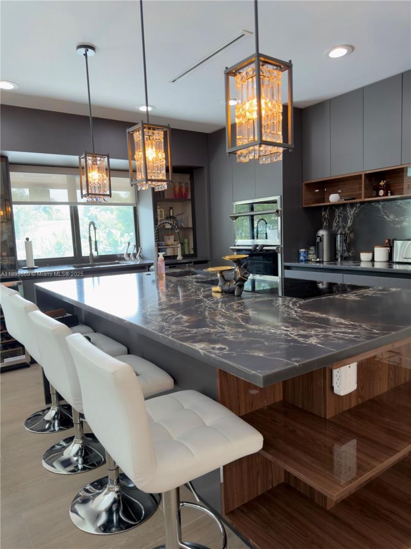 2350 NE 194th St, Miami, FL 33180 Photo