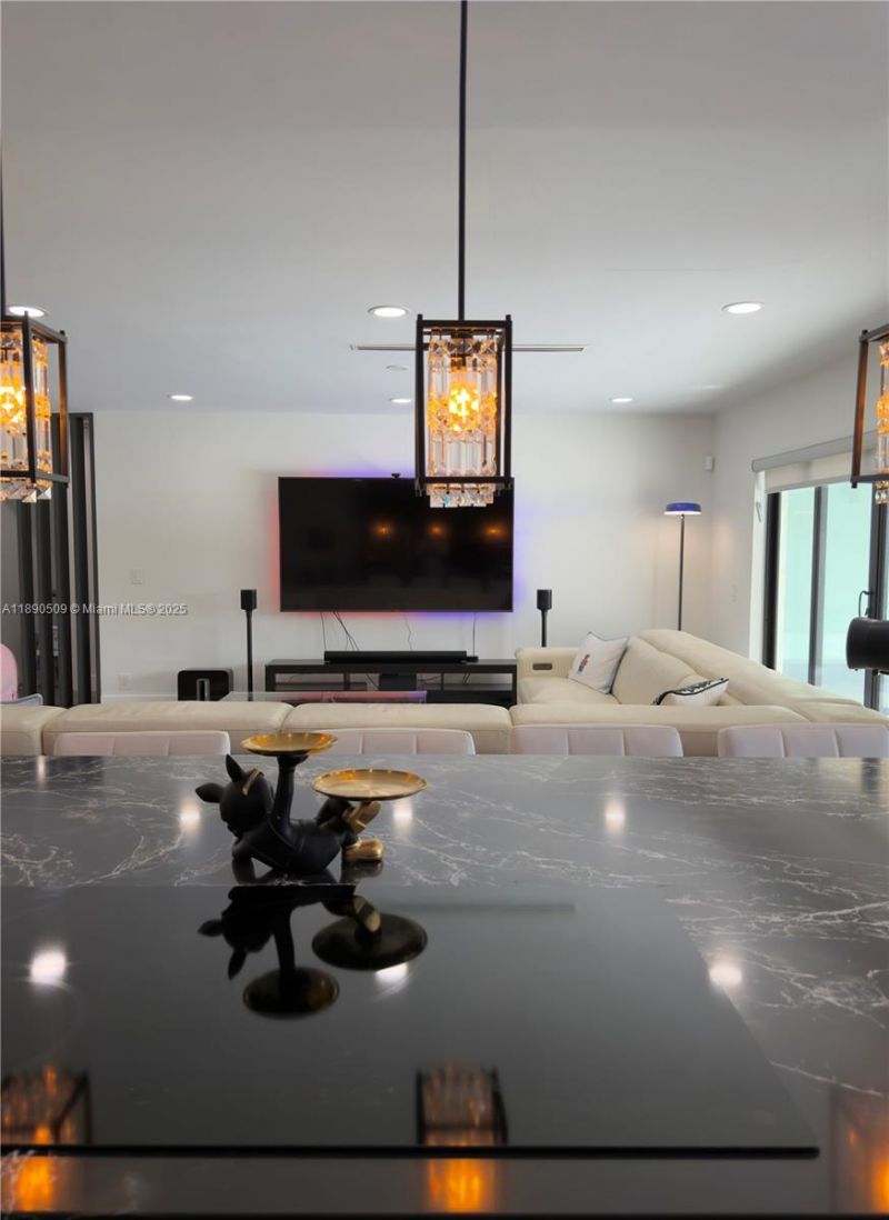 2350 NE 194th St, Miami, FL 33180 Photo