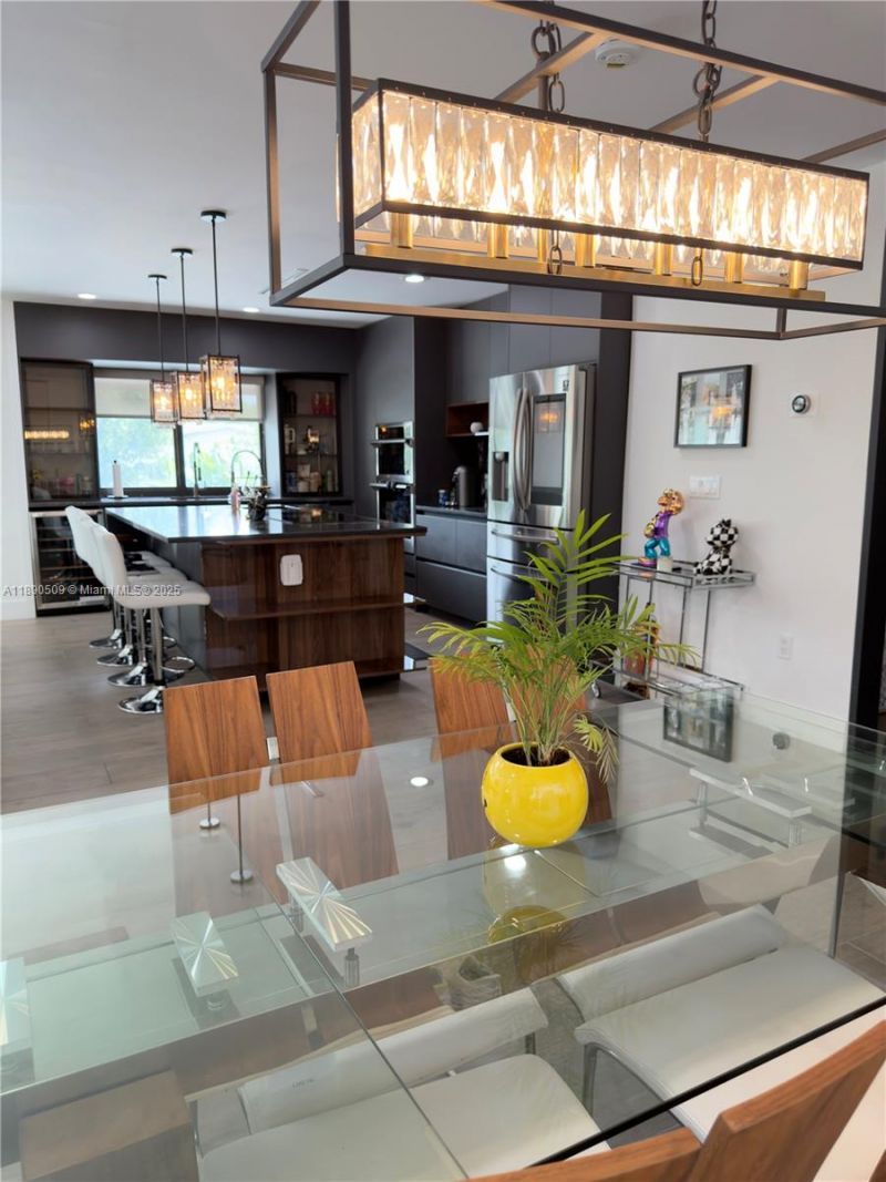 2350 NE 194th St, Miami, FL 33180 Photo