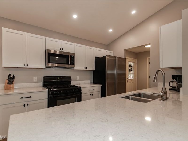 321 Parkway Boulevard, Madison, OH 44057 Photo 4